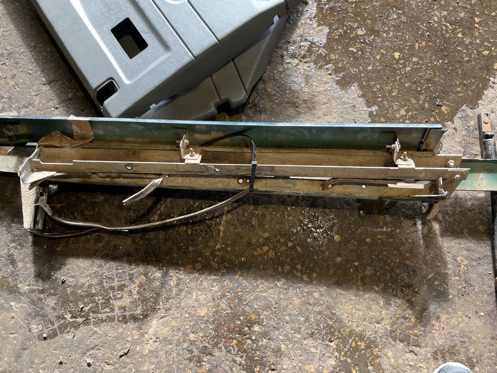 Land Rover DEFENDER 90 CSW HARDTOP 110 2 DOOR SILL RAILS BRACKETS COVERS