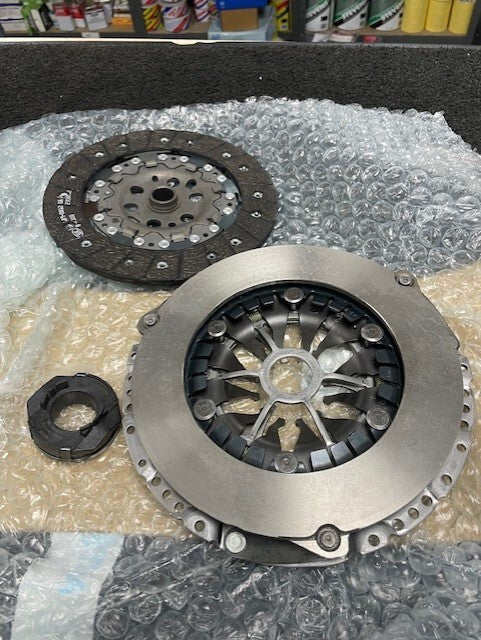 VW TRANSPORTER CARAVELLE T5 1.9 2.0TD CLUTCH KIT 3 PCE LuK 02A141165B 02A141165G