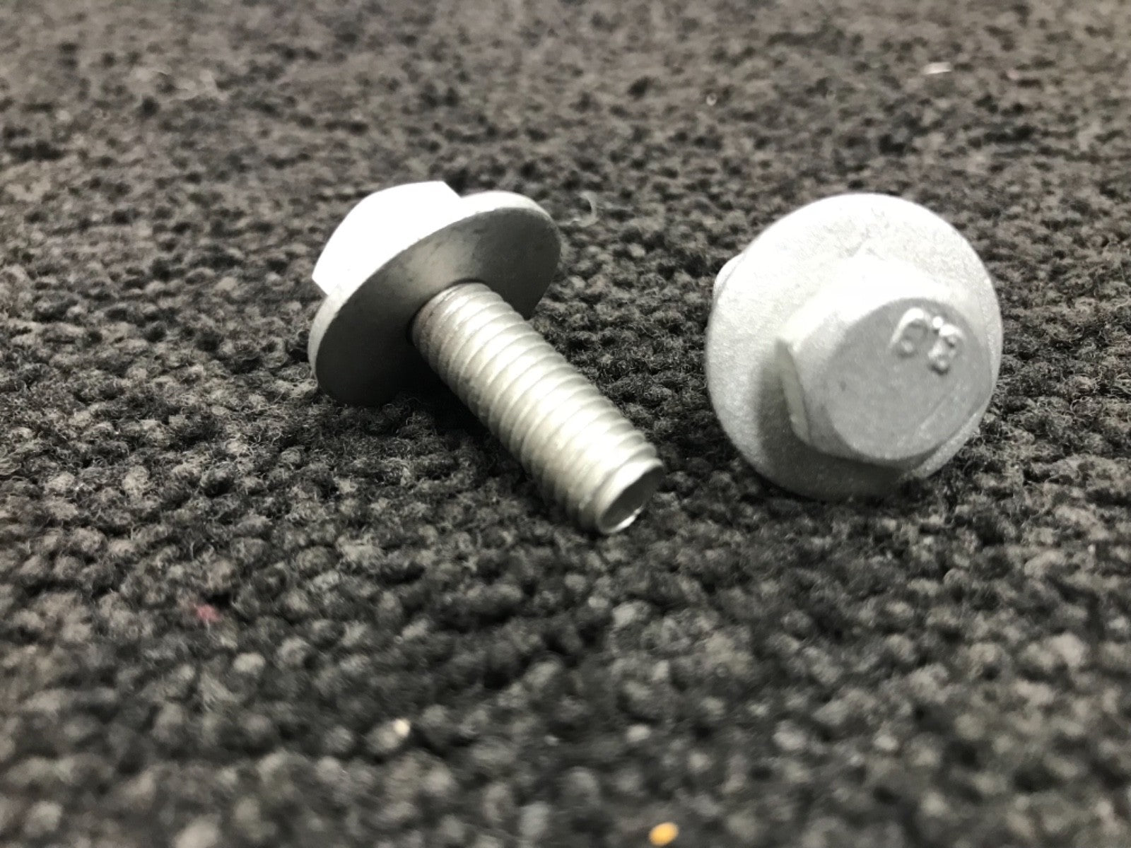 FOR VW PASSAT AUDI A4 A6 A8 SKODA SUPERB TRACK ROD END  NUT TOP SCREWS x 2 