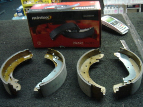 REAR BRAKE SHOES FOR NISSAN TERRANO 2.7TD MK1 MK2 257MM X54
