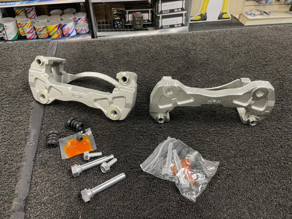 FOR MITSUBISHI L200 DiD 16V FRONT BRAKE CALIPER CARRIER BRACKETS + SLIDER PINS