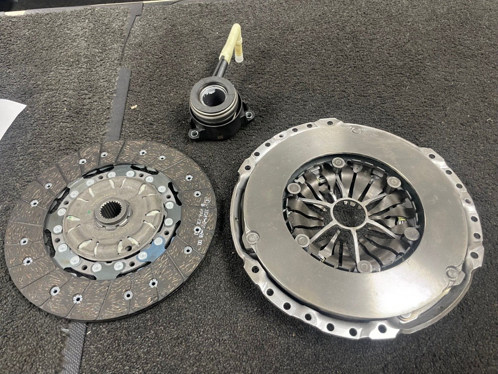 NEW GENUINE 3 PIECE LUK CLUTCH KIT FOR 2.0 TDI A3 Q3 TT CADDY GOLF 624355333