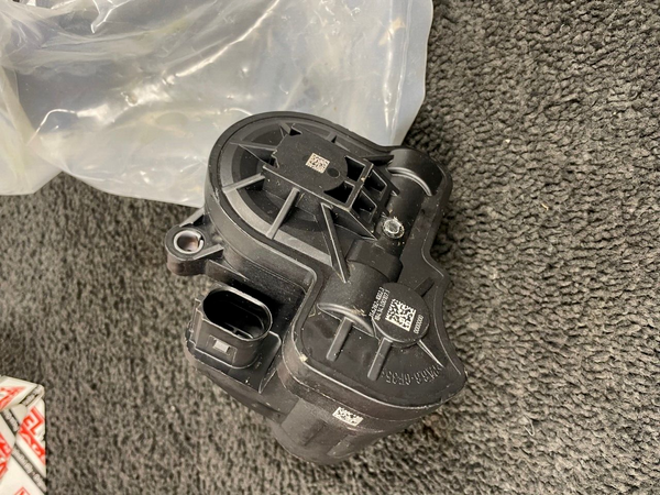 REAR ELECTRIC BRAKE CALIPER MOTOR RH NEW GENUINE AUDI A3 GOLF MK7 GTI GTD