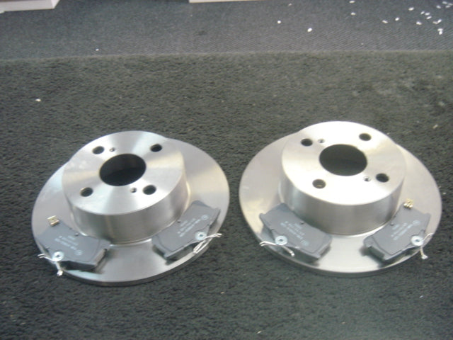 FOR TOYOTA COROLLA 1.4 1.6VVTI 2 REAR BRAKE DISCS BRAKE PAD