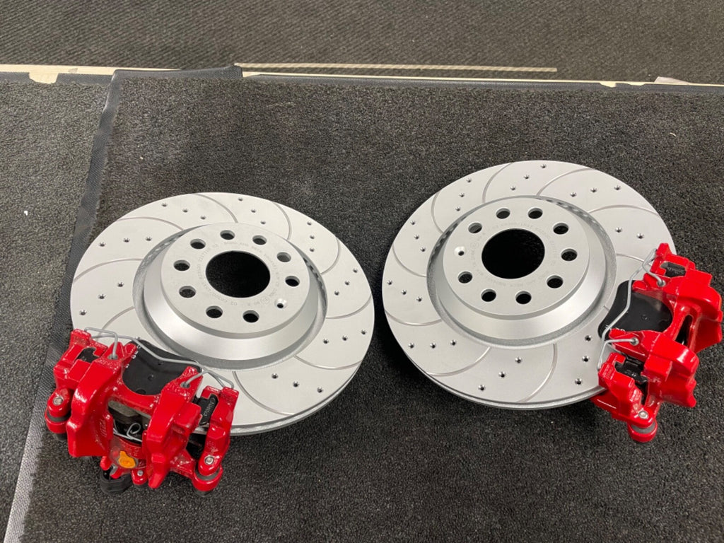 REAR CROSS DRILLED GROOVED BRAKE DISC PADS ELECTRIC CALIPER GOLF GTI CLUB SPORT