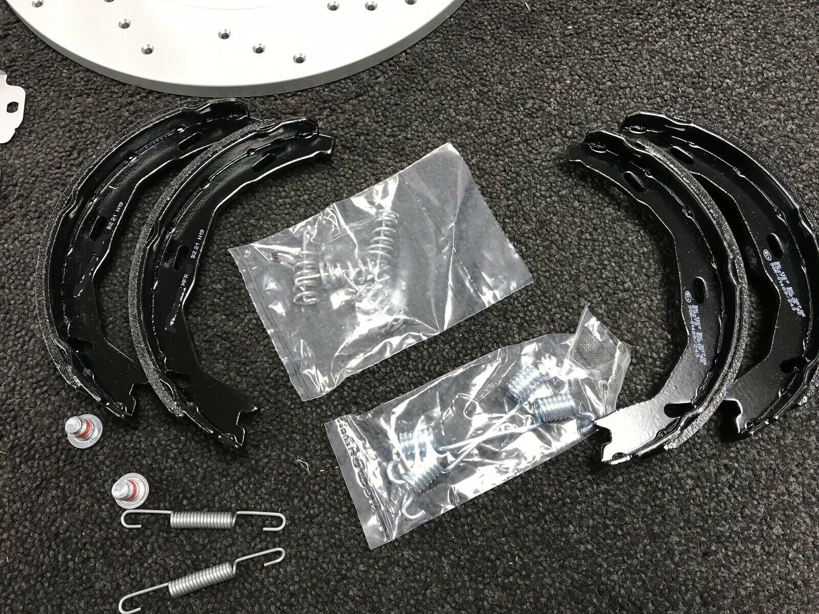 FOR MERCEDES VITO VIANO W639 REAR HAND BRAKE PARKING SHOES WITH FITTING KIT 
