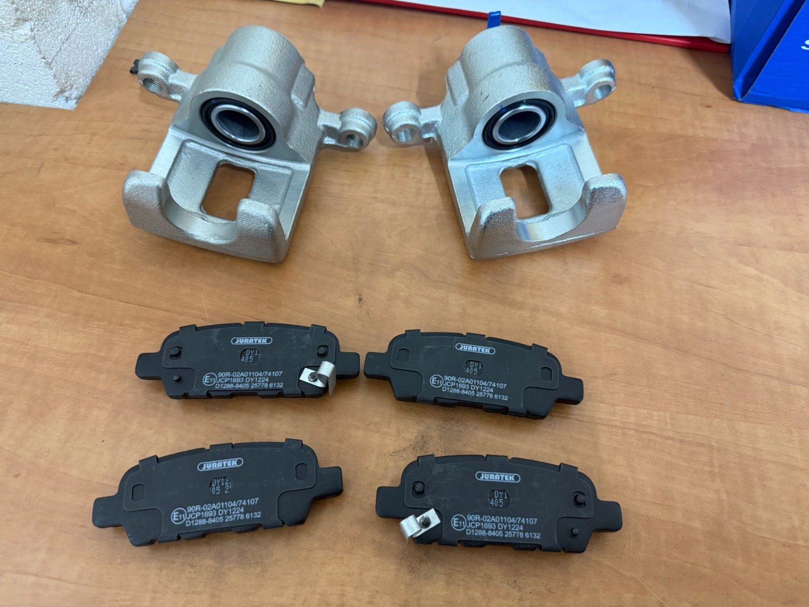 2 NEW REAR BRAKE CALIPER BRAKE PAD FOR NISSAN NV200 PULSAR C13 TIIDA C11