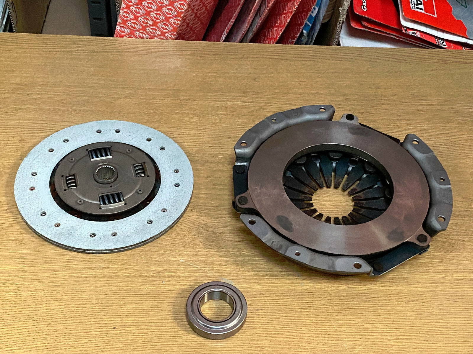 GENUINE NISSAN 3 PIECE CLUTCH KIT FIT NISSAN URVAN BUS E23 2.3D 30210-T7200