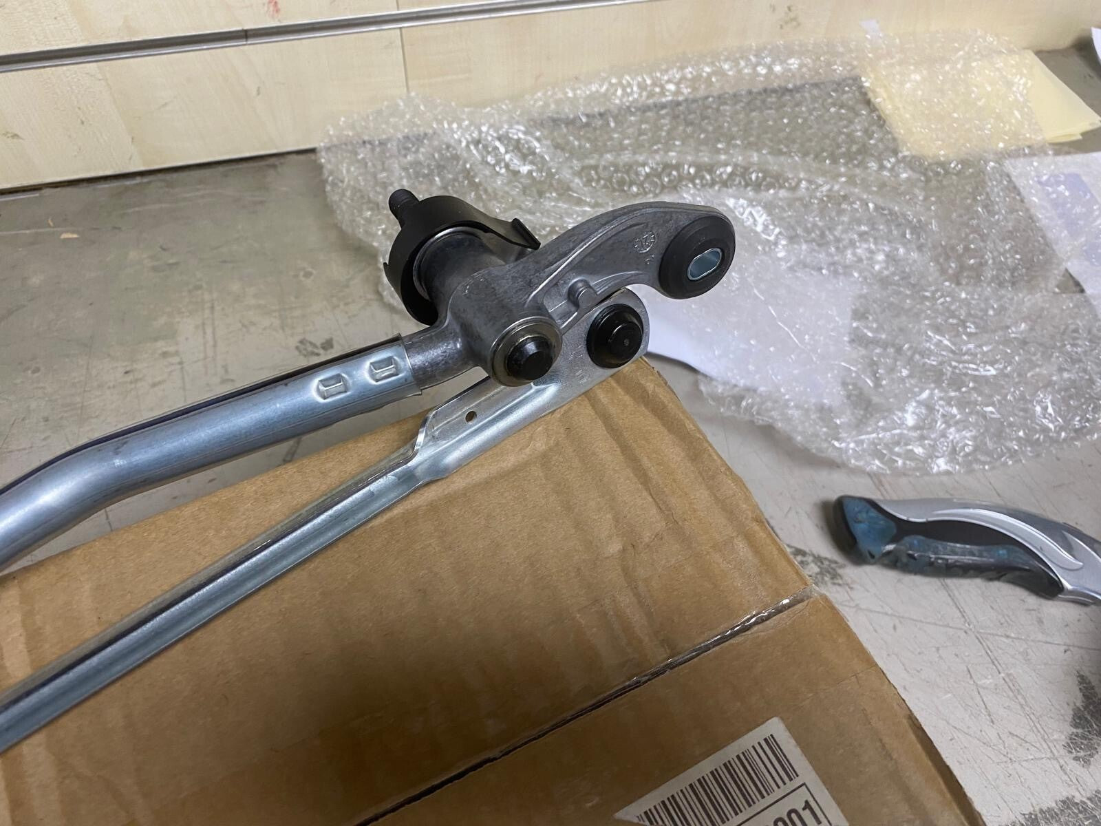 AUDI A6 A7 RS6 RS7 FRONT WIPER MOUNTING WITH WIPER MOTOR 4K2955023B GENUINE