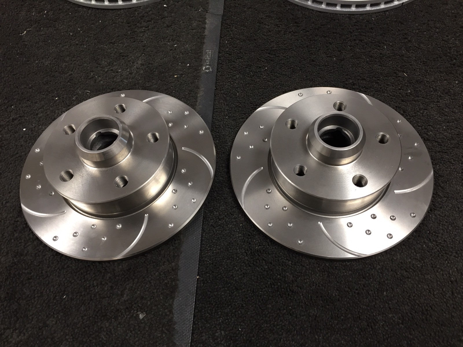 VW GOLF MK3 GTI VR6 REAR BRAKE DISC DIMPLED GROOVED BRAKE DISC REAR