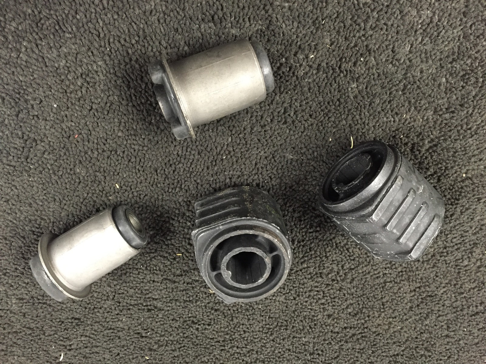 FOR CHRYSLER VOYAGER GRAND VOYAGER 2001-07 LOWER WISHBONE ARM BUSH KIT BOTH SIDE