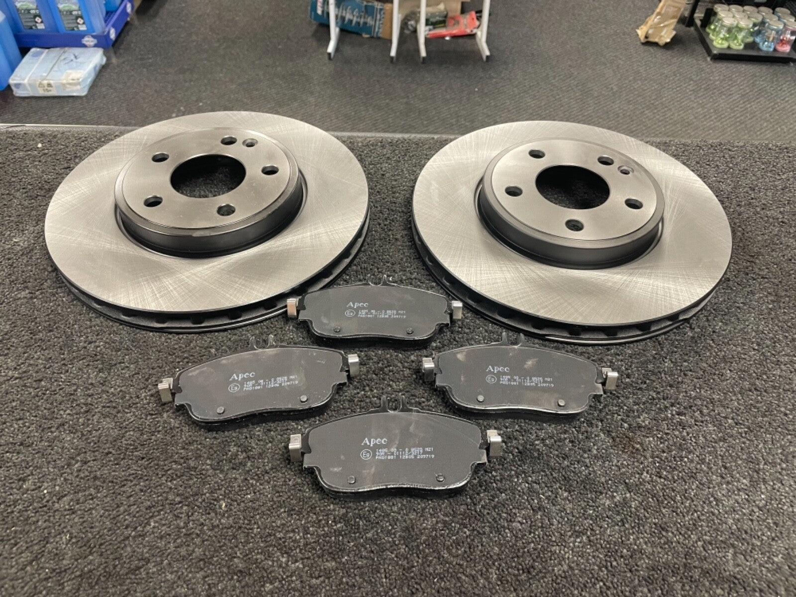 BRAKE DISCS  PADS FRONT REAR FOR MERCEDES A160 A180 A200 2012 ON 