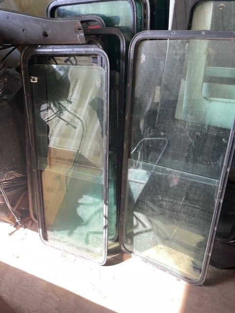 DEFENDER 90 110 TDI EARLY TD5 SIDE PANEL SLIDING GLASS FRAME GENUINE