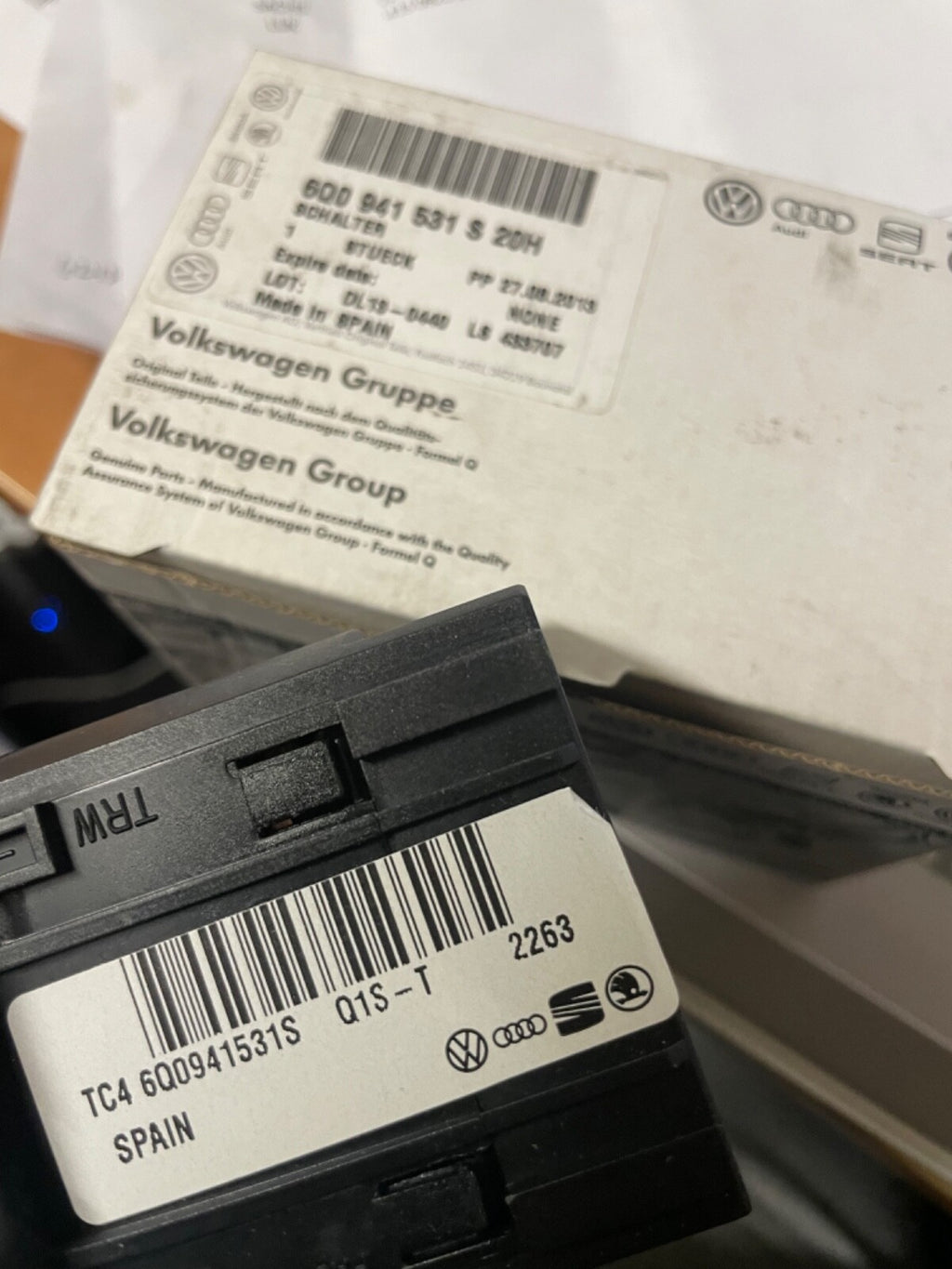 VW AMAROK SHARAN TRANSPORTER HEAD LIGHT ON OFF SWITCH NEW GENUINE 6Q0941531S 20H