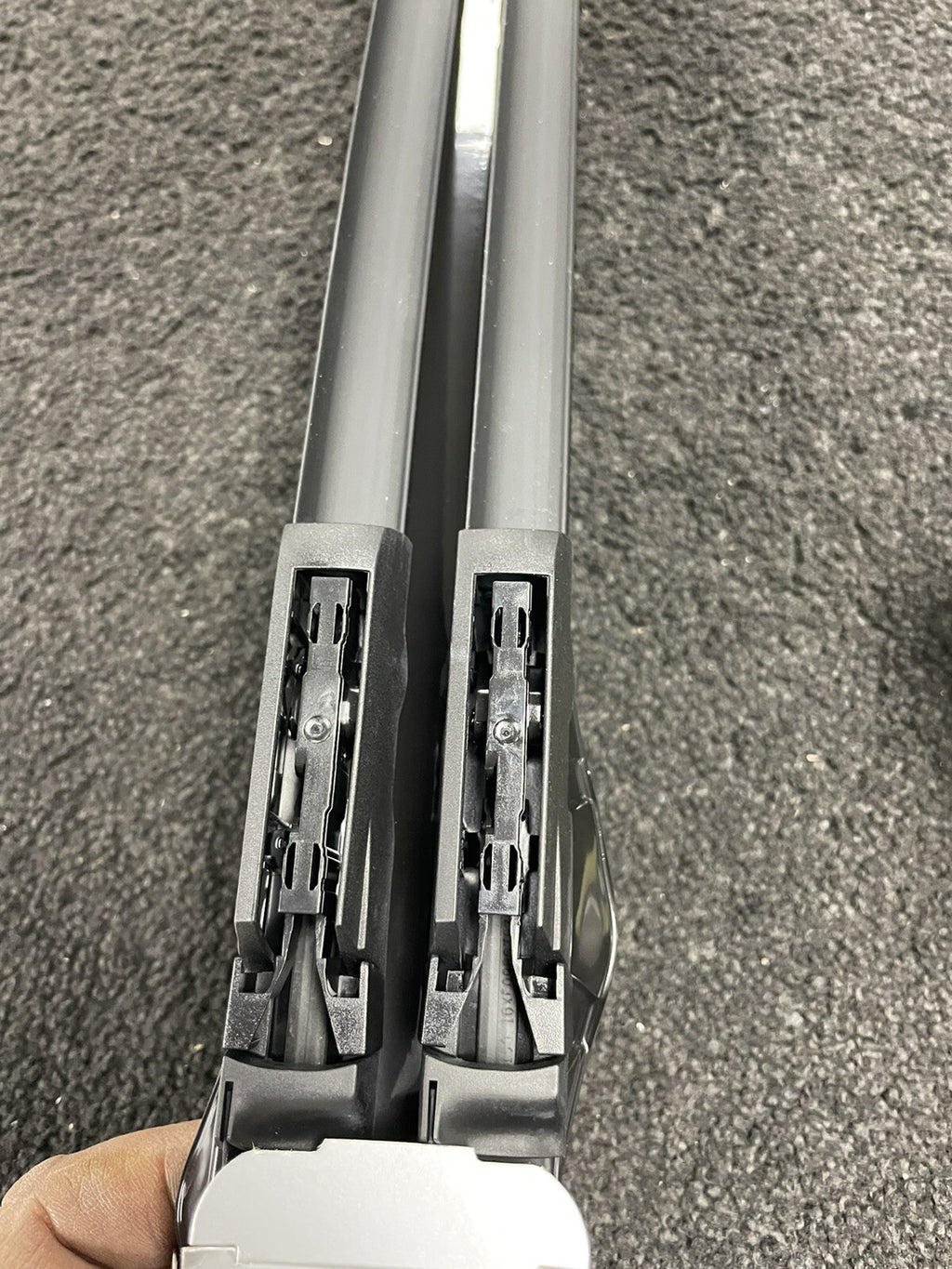 2 X GENUINE AUDI FRONT WIPER BLADES A6 C6 FSi TFSi TDi AVANT 2008-11 4F2998002A