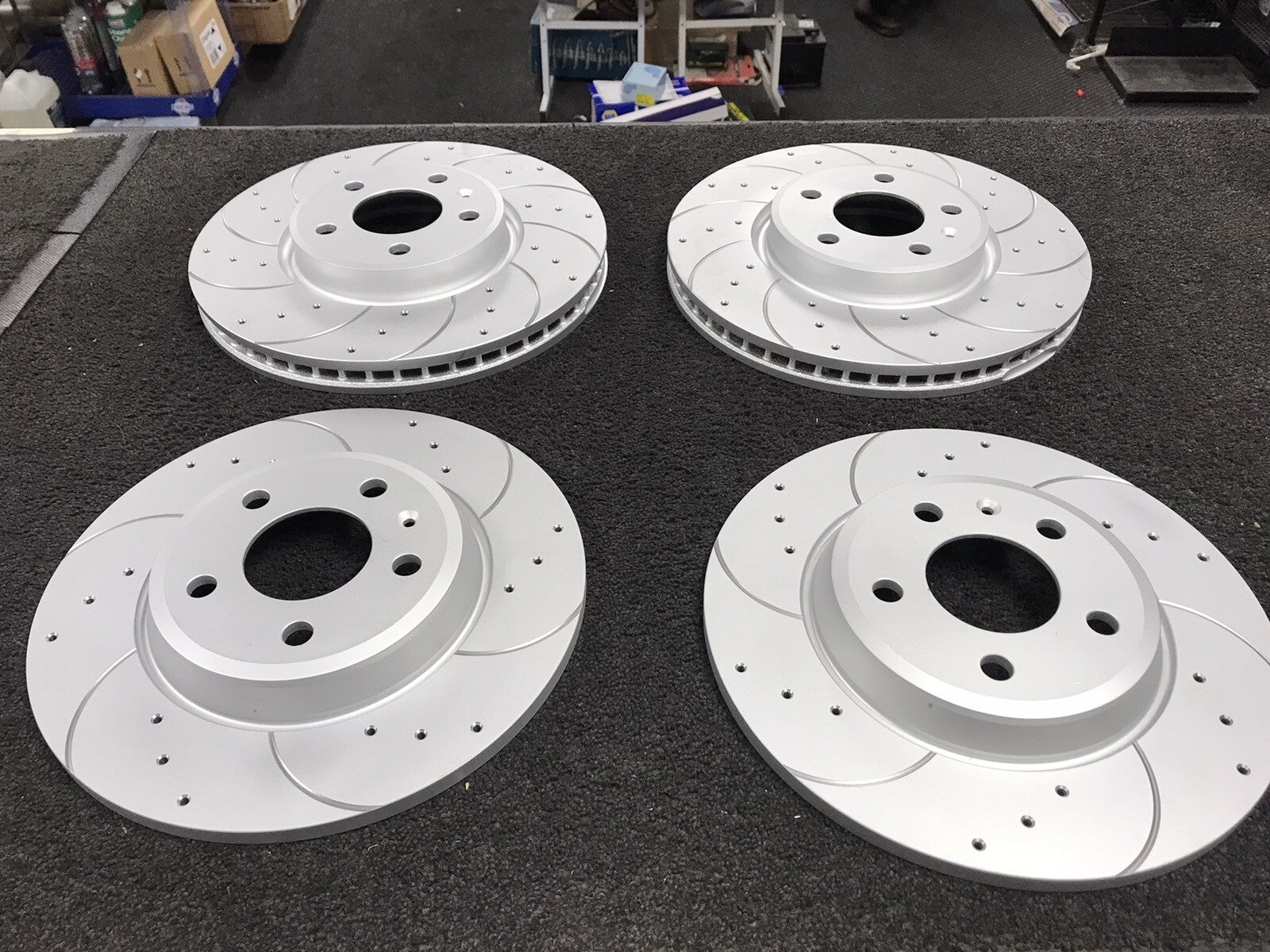 AUDI A5 8T3 2.0 TFSI BRAKE DISCS CROSS DRILLED GROOVED FRONT REAR 320mm +300mm