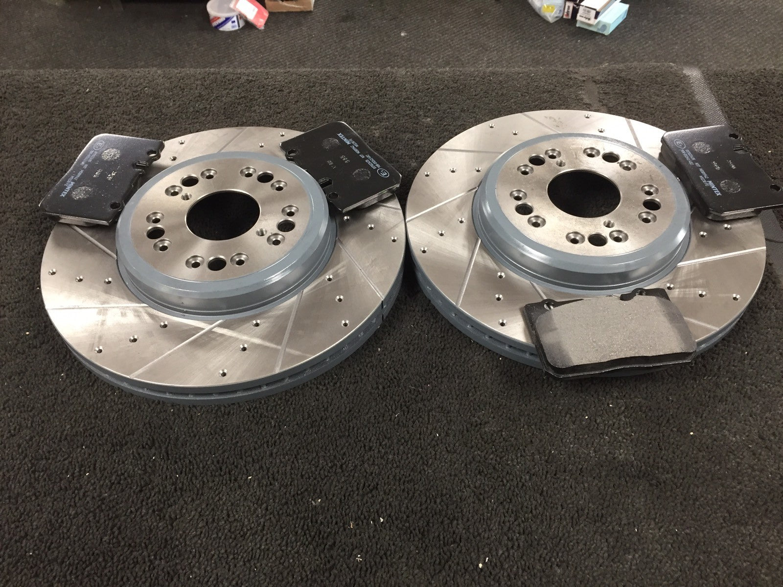 for LEXUS LS400 CELSIOR UCF20 CROSS DRILLED GROOVED BRAKE DISC BRAKE PADS REAR 