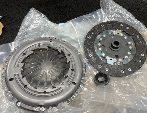LUK CLUTCH KIT BERLINGO C2 C3 DS3 C4 C5 1.6HDI AIRCROSS GRAND PICASSO 623324100