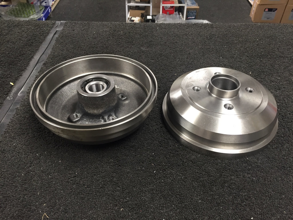 VAUXHALL CORSA C CORSA 00-06 REAR BRAKE DRUMS FITTED BEARINGS X 2 NON ABS