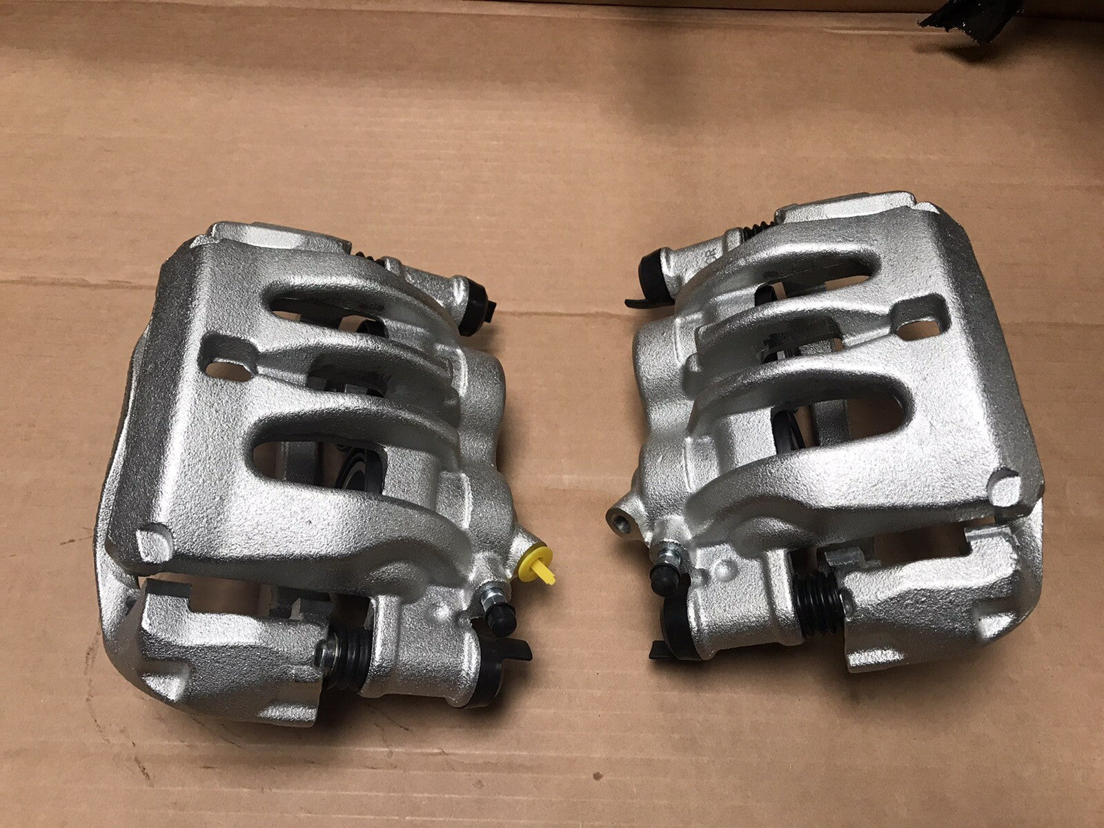 2 FRONT BRAKE CALIPER COMPLETE BRACKET FOR VW CRAFTER SPRINTER CDI 2006-17