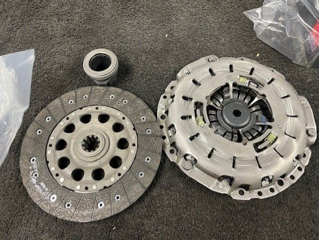 CLUTCH KIT LUK  BMW Z3 E36  330i Ci 325i 530 E46 E39 2000-03  1204419