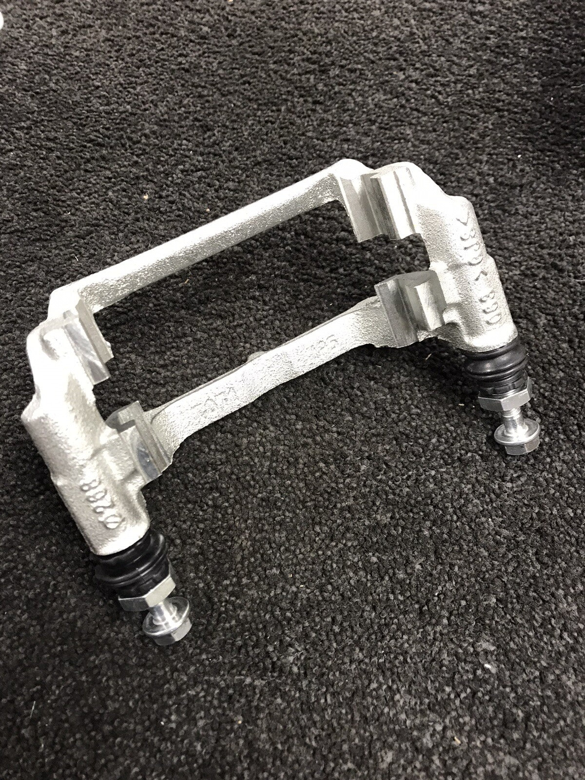 REAR BRAKE CALIPER BRACKET CARRIER VAUXHALL ASTRA J CASCADA CRUZE 268MM DISC
