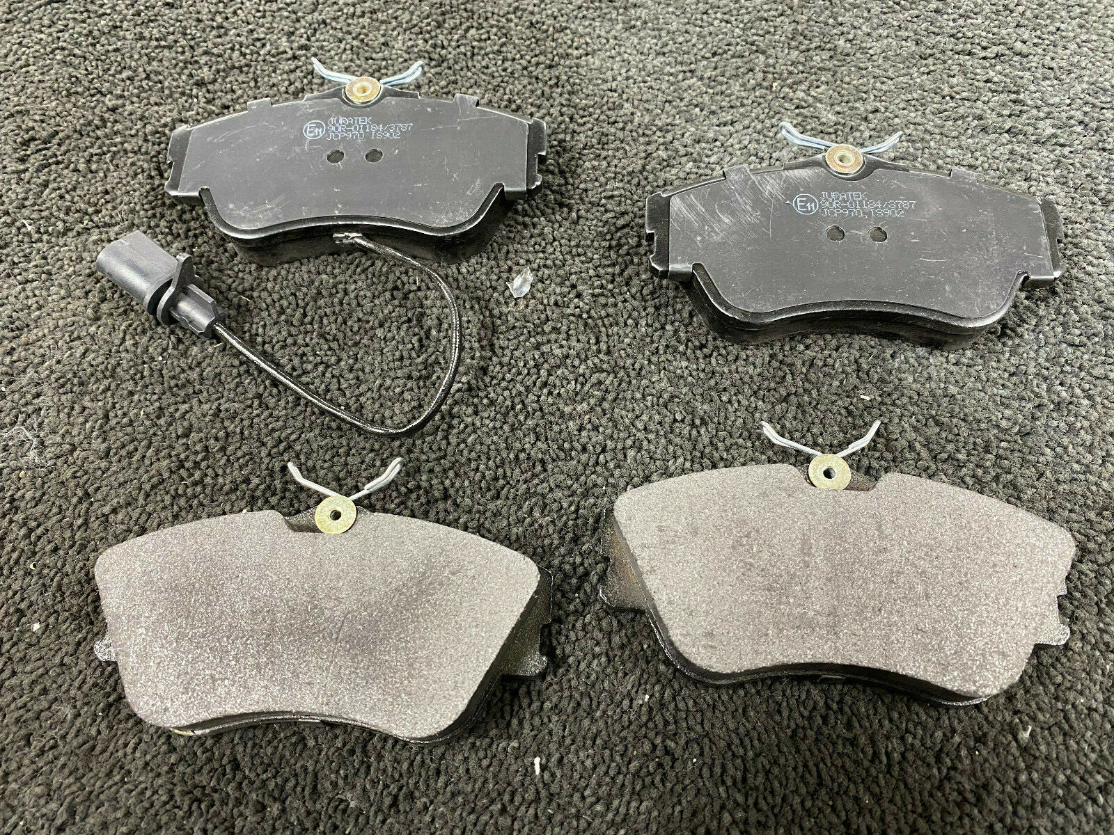 VOLKSWAGEN CARAVELLE MULTIVAN TRANSPORTER  T4 FRONT BRAKE PAD SET