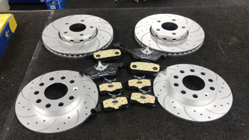 AUDI A4 1.8 SE B5 CROSS DRILLED GROOVED BRAKE DISC MINTEX PAD FRONT REAR