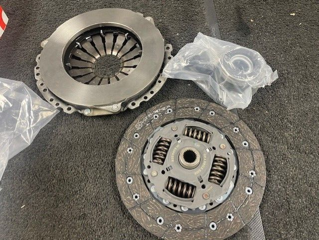 LUK 3PCE CLUTCH CHEVROLET AVEO ASTRA J COMBO CORSA D 1.3CDTI 24424957 55488870