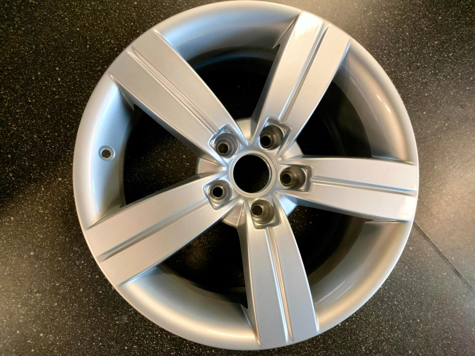 AUDI TT TTS 2007-2010 ALLOY WHEEL 8J0601025C 8JX17EH2ET 47 GENUINE NEW