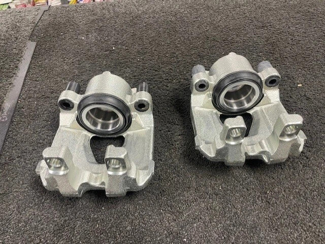 2 FRONT BRAKE CALIPERS+SLIDER PINSBMW  320i 320d 318i 318D 325i 323i 312MM DISC