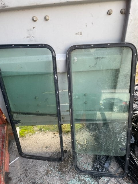 DEFENDER 90 110 TDI EARLY TD5 SIDE PANEL SLIDING GLASS FRAME GENUINE