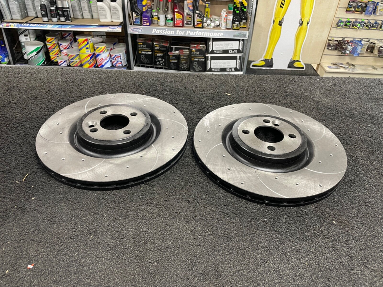 FOR MINI JOHN COOPER WORKS R56 GP2 DRILLED GROOVED FRONT BRAKE DISC 330X26MM