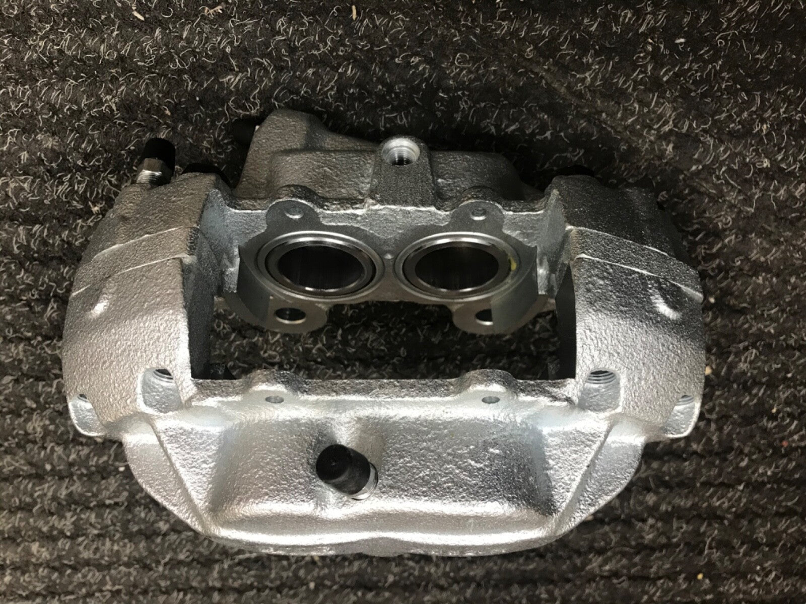 NEW UPGRADED FOR AUSTIN PRINCESS 4 POT BRAKE CALIPERS PADS ESCORT CAPRI TRIUMPH