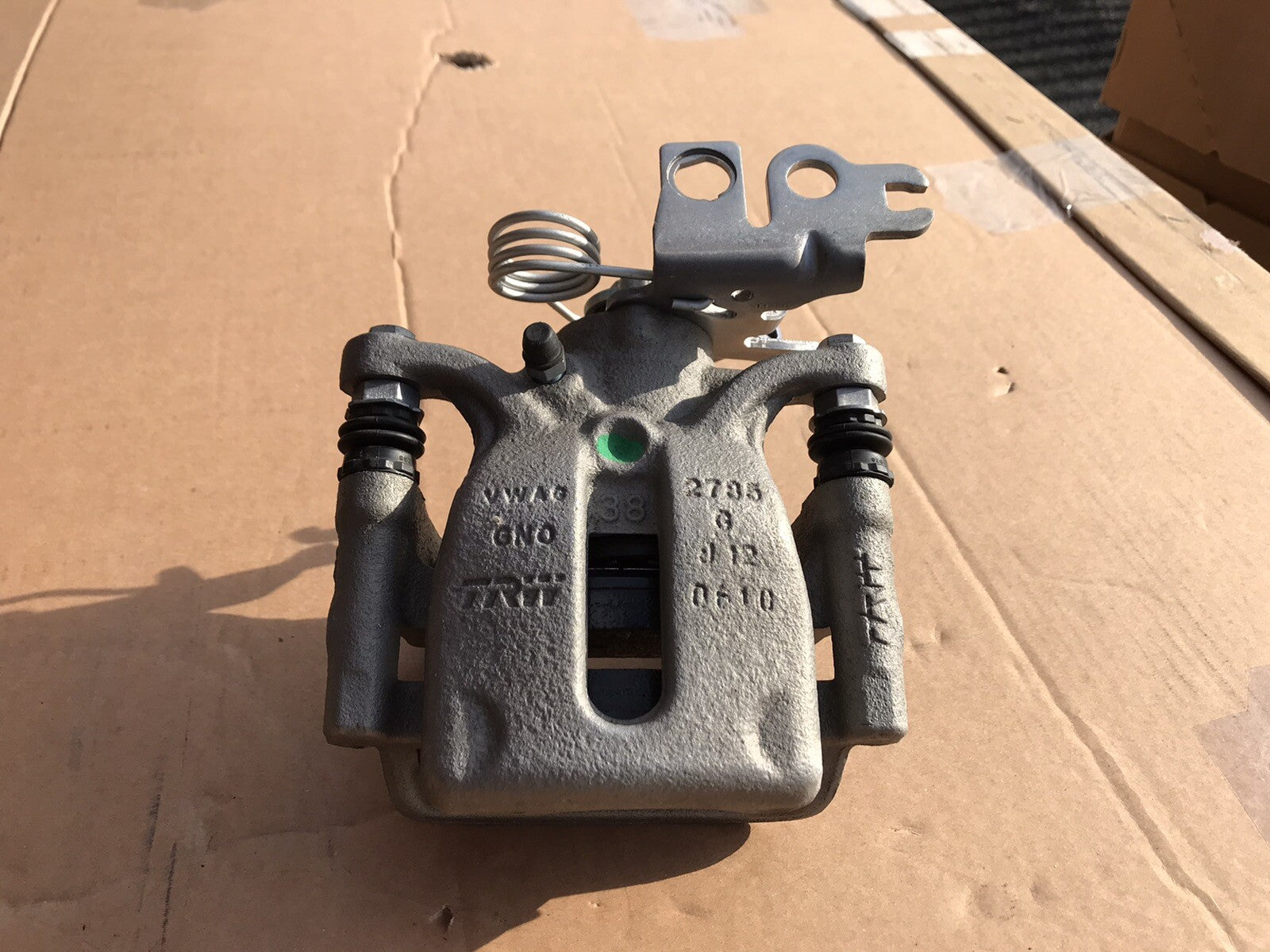 2 GENUINE VW REAR BRAKE CALIPERS FOR CADDY MK4 2.0TDI 2015ON CUUD/DFSD CODE