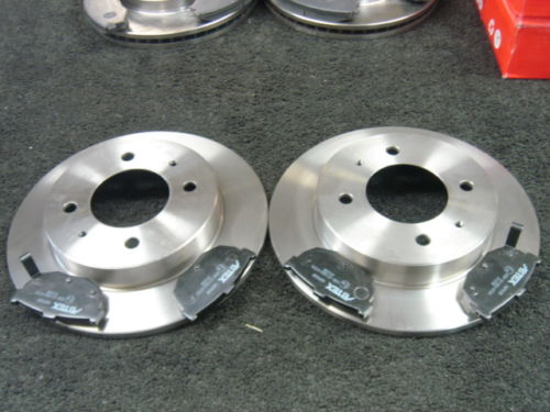 FOR HYUNDAI COUPE  96-02 REAR BRAKE DISCS BRAKE PADS