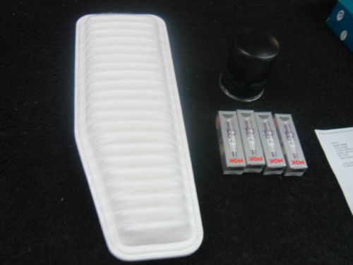 FOR TOYOTA RAV4 2.0 VVTI 00-06 OIL  FILTER AIR FILTER SPARK PLUGS 