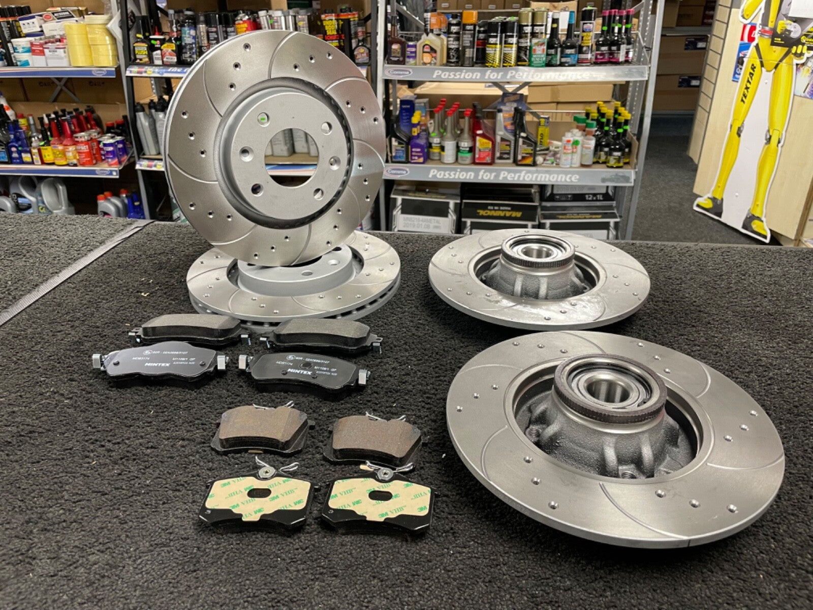 CITROEN C4 HDi  DISC DRILLED GROOVED FRONT REAR BRAKE DISCS MINTEX BRAKE PADS