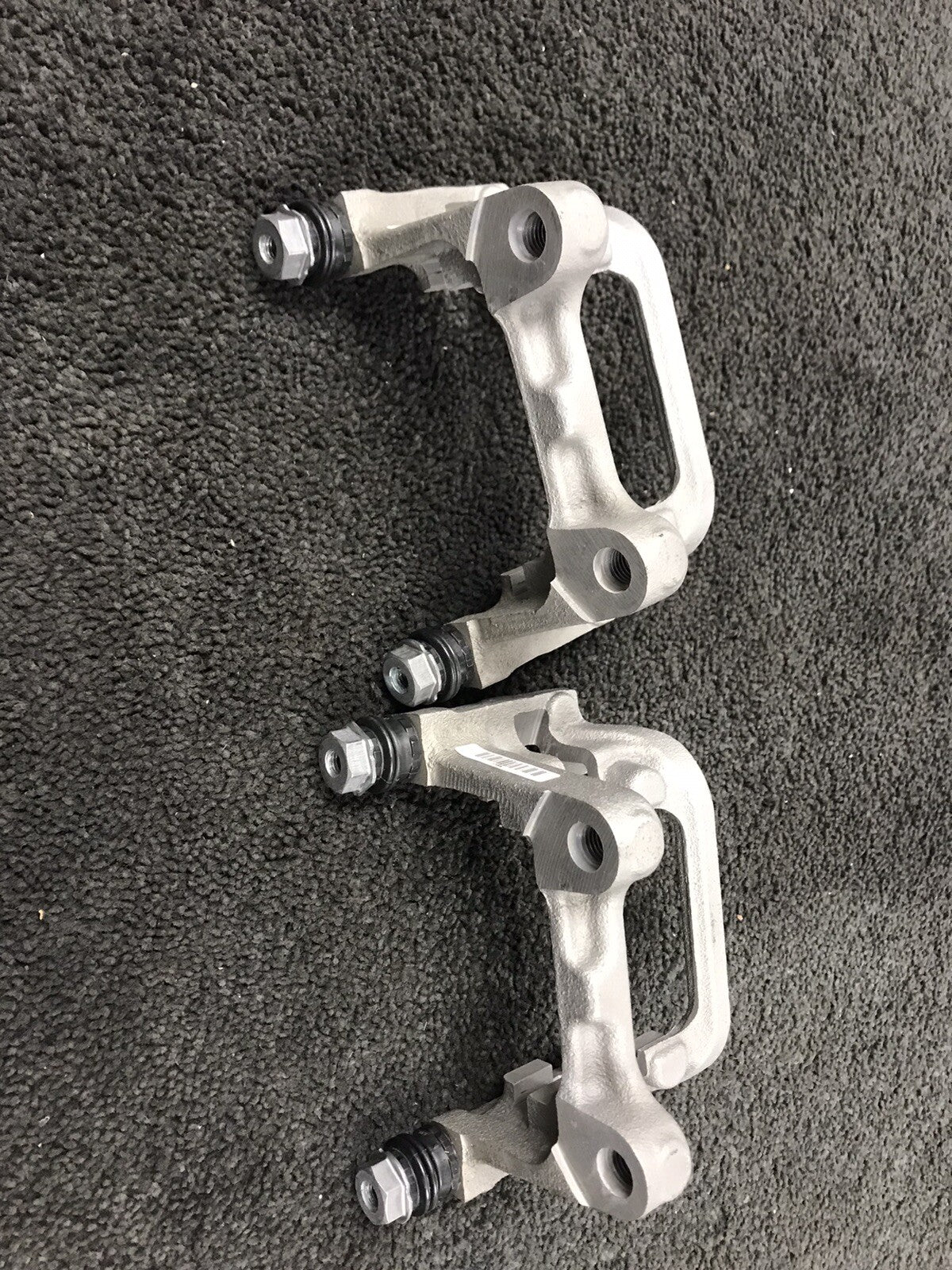 2 ORIGINAL VW REAR BRAKE CALIPER BRACKET+PADS OCTAVIA 5E LEON 5F ST TSi SC TDi