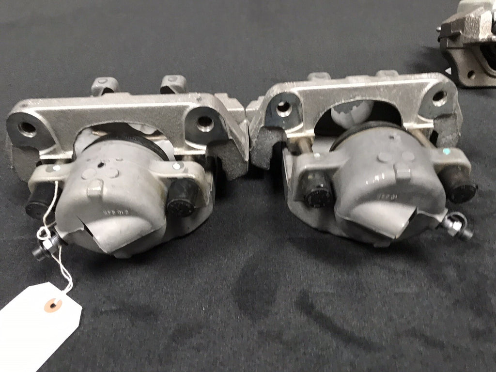 2 GENUINE OE BMW FRONT BRAKE CALIPER CARRIER 5SER 520i 520D 523i 525i E60 E61