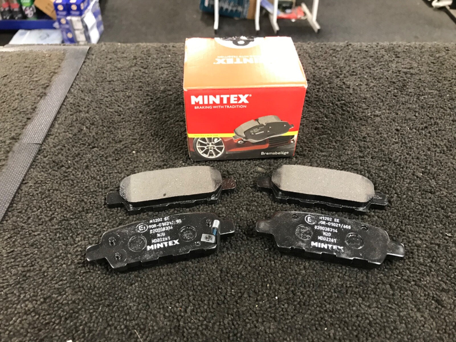 FOR NISSAN  XTRAIL BRAKE PADS REAR MINTEX QUALITY FULL SET