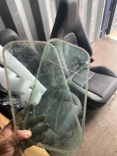 DEFENDER 90 110 TDi TD5 TDCi 2 PCES GENUINE REAR QUARTER SIDE PANEL GLASS