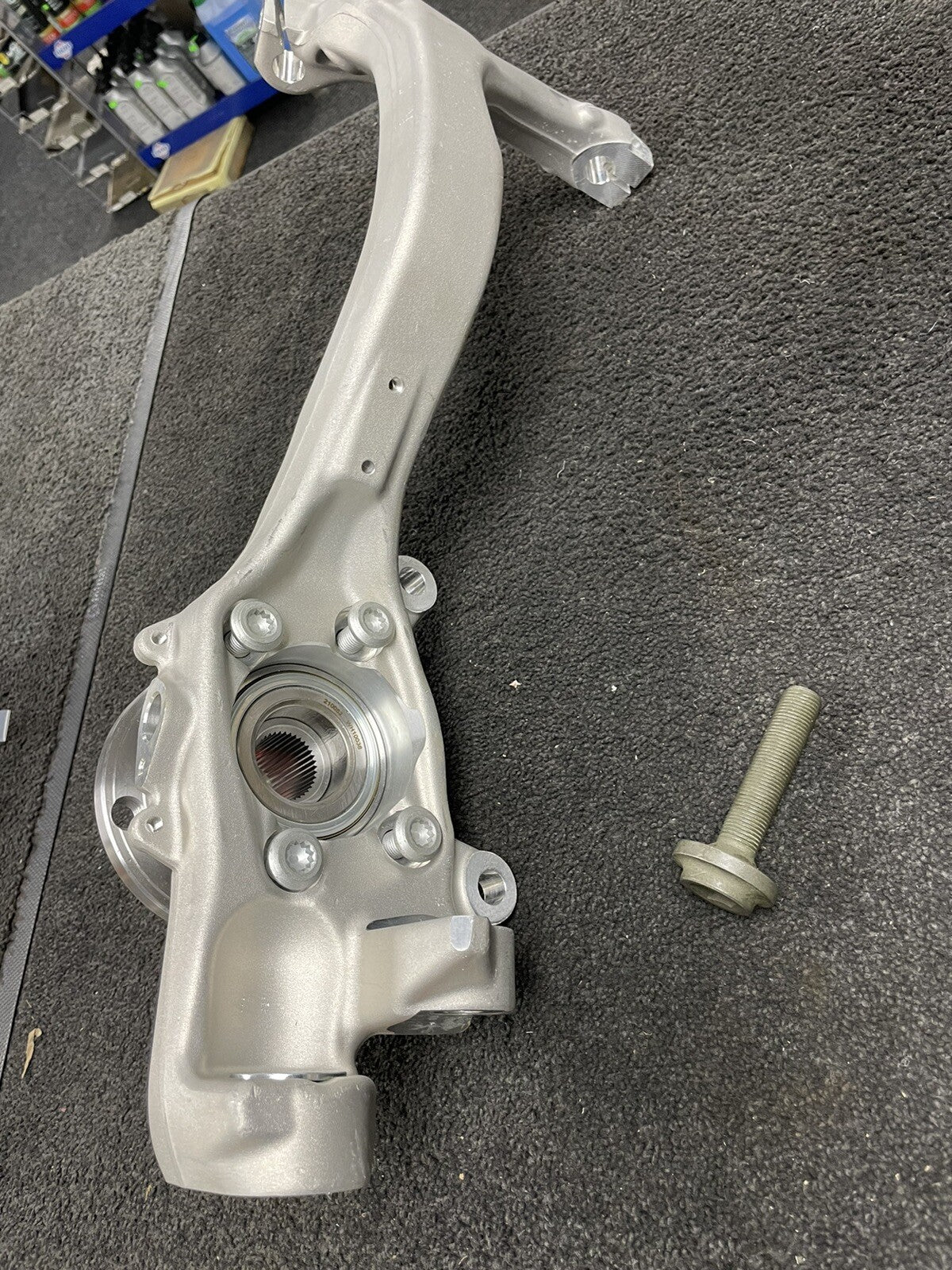 FRONT LH SUSPENSION KNUCKLE BEARING HUB AUDI A4 S4 AVANT CONVERTIBLE B6 B7