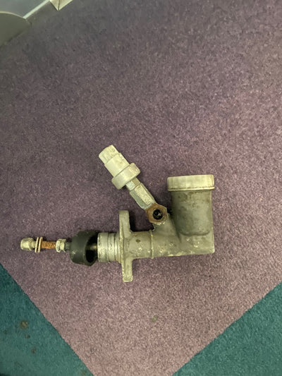 LAND ROVER DEFENDER 90 110 200 300tdi TD5 1983-06 CLUTCH MASTER CYLINDER GENUINE