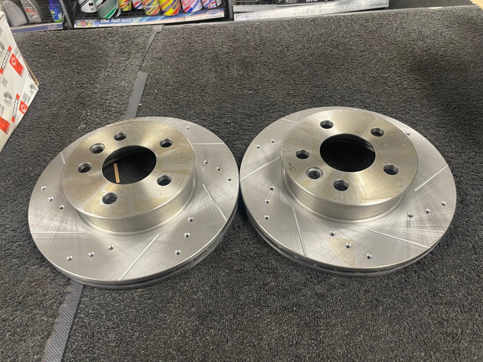 VW TRANSPORTER T4 TDi 1996-2003 CROSS DRILLED GROOVED BRAKE DISC FRONT 280MM