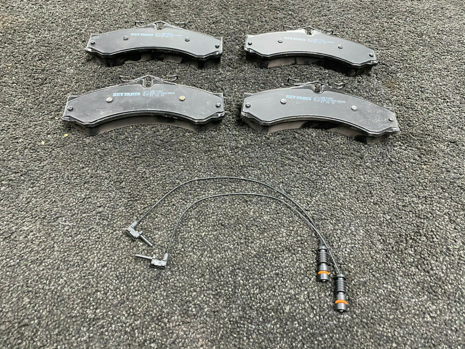 FOR MERCEDES SPRINTER BRAKE PADS FRONT 208 -316 VAN 95-2006 VW LT28 LT35