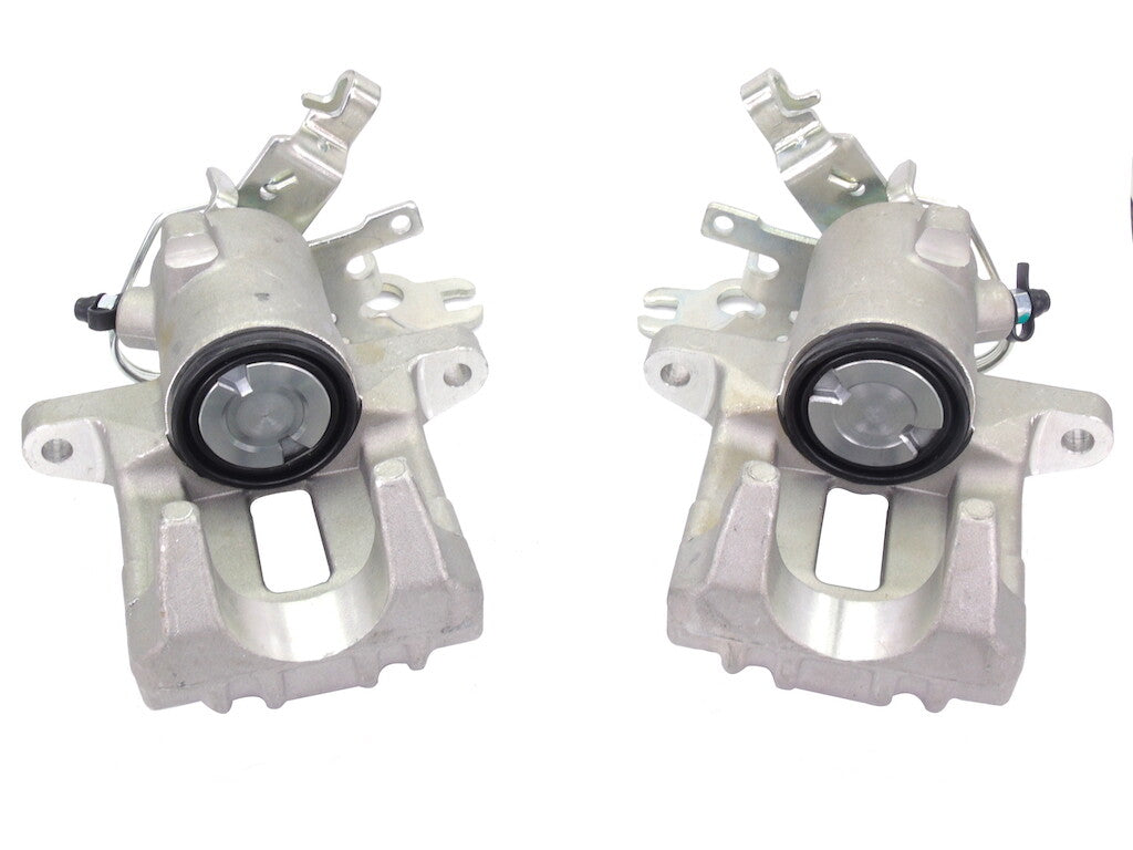 2 REAR BRAKE CALIPER + SLIDER PINS VW CADDY MK3 TDi SDi 2K0615424C 2K0615423C