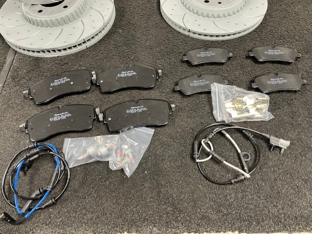 FOR DEFENDER 110 S (MK3 (L663)) FRONT REAR BRAKE DISCS DRILLED GROOVED PADS