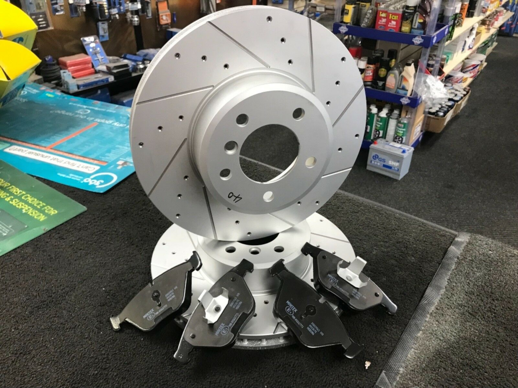 BMW 520 523 525 F10 F11 DRILLED GROOVED BRAKE DISCS AND BRAKE PADS FRONT + WIRE