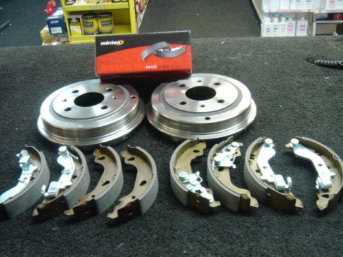  FOR FIAT PUNTO MK2 8V 16V JTD REAR BRAKE DRUMS BRAKE SHOES NON ABS